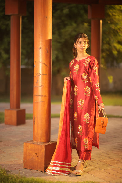 Hand Embroidered Maroon Sheesha Silk Dress with Crushed Double-Dyed Dupatta – 3 Piece Formal Wear